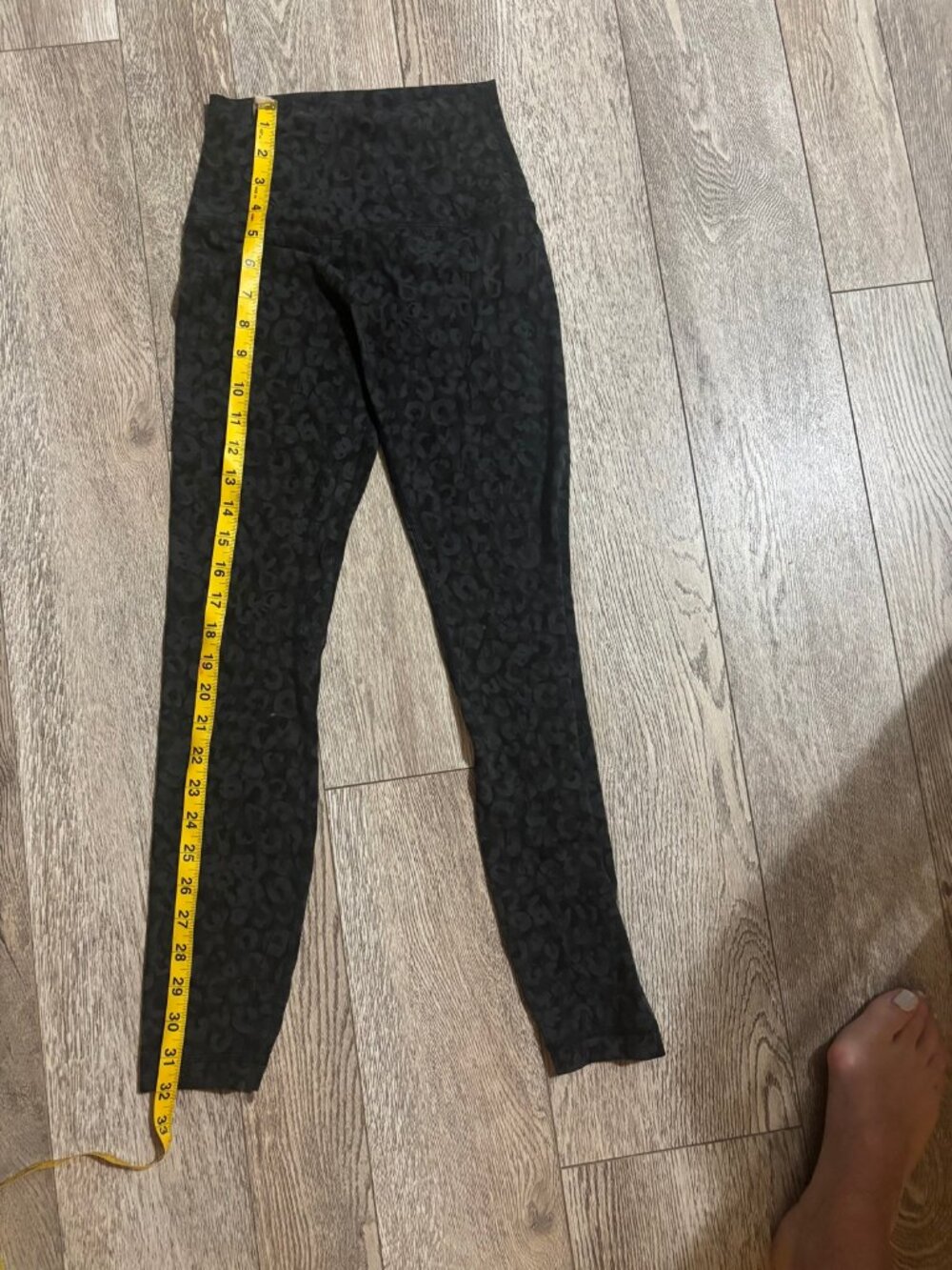 Lululemon High Rise Leggings Size 2 Black Leopard Print